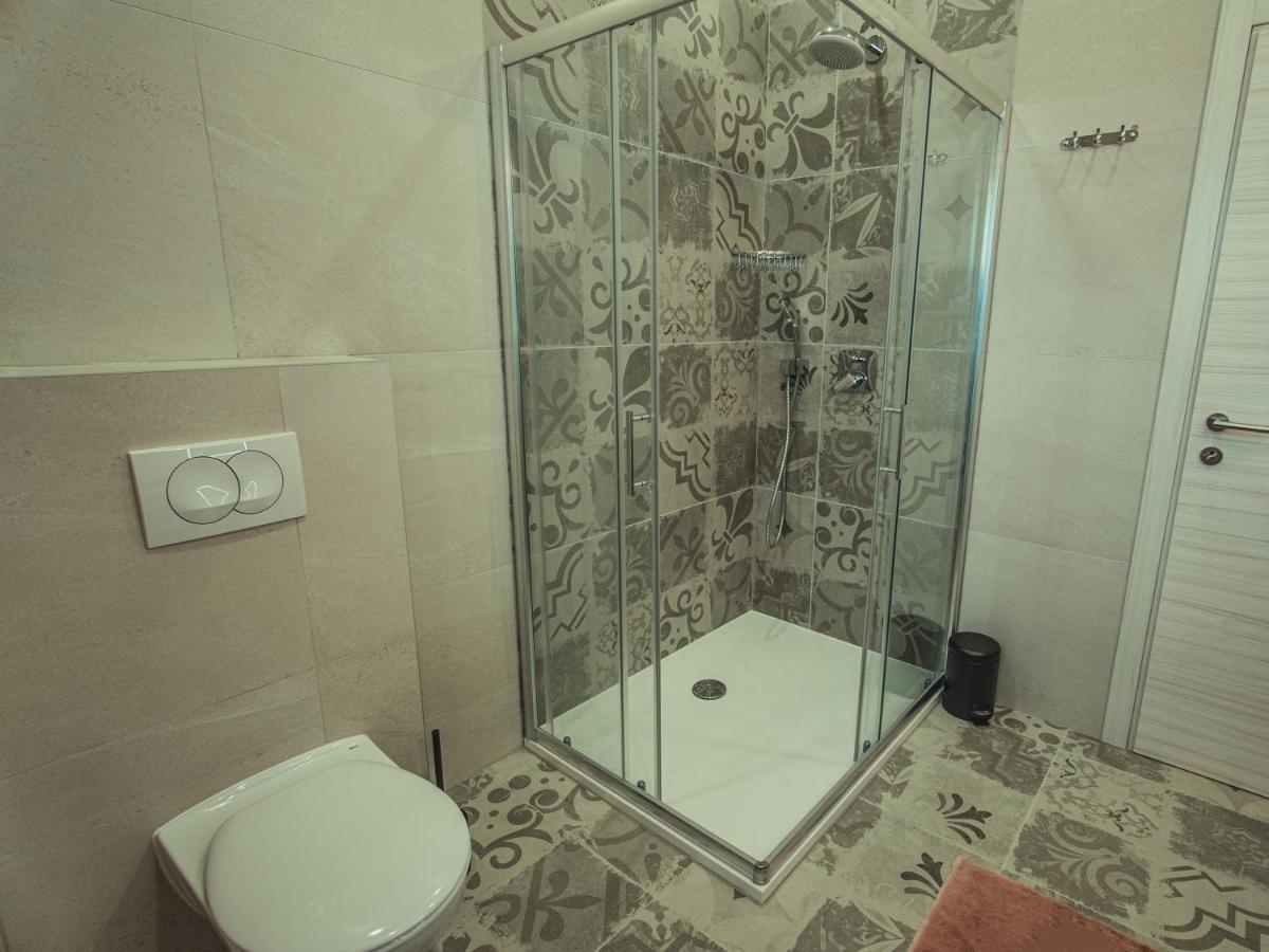 Apartmani Infinity Осиек Экстерьер фото
